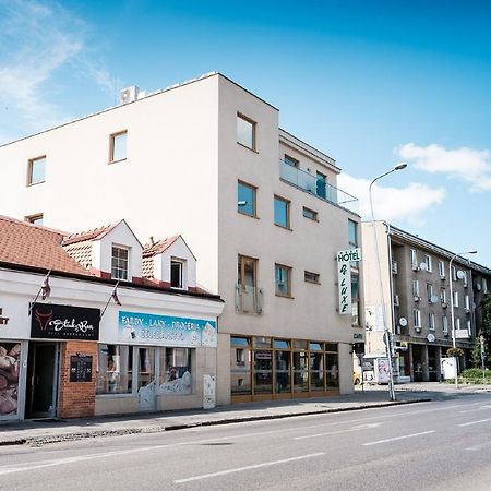 Hotel Deluxe With Free Wellness And Fitness Centrum Nitra Esterno foto