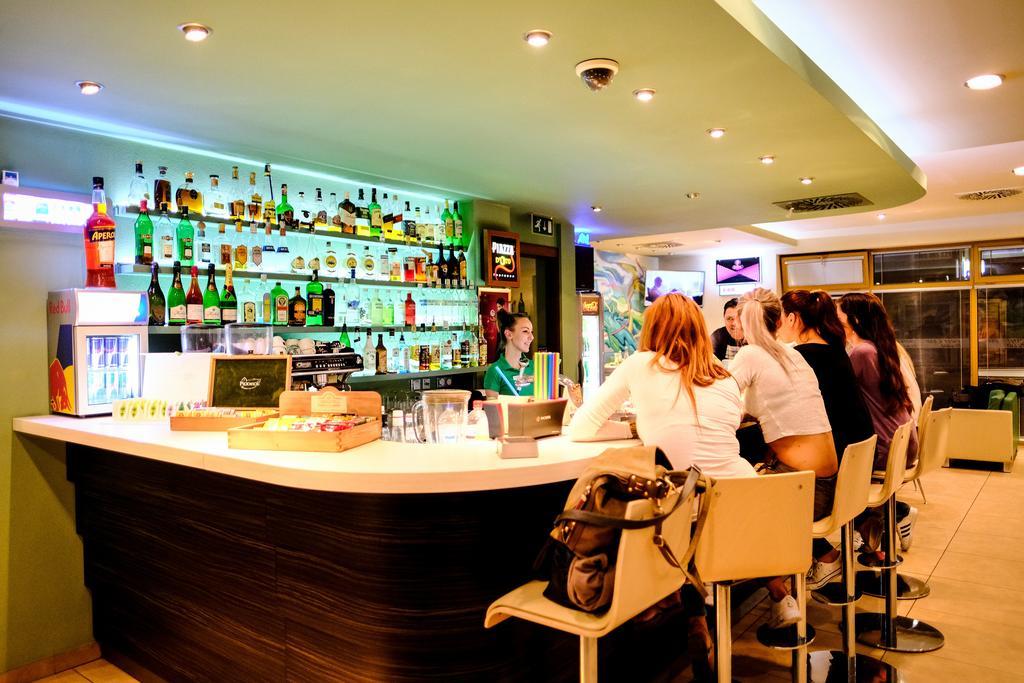 Hotel Deluxe With Free Wellness And Fitness Centrum Nitra Esterno foto