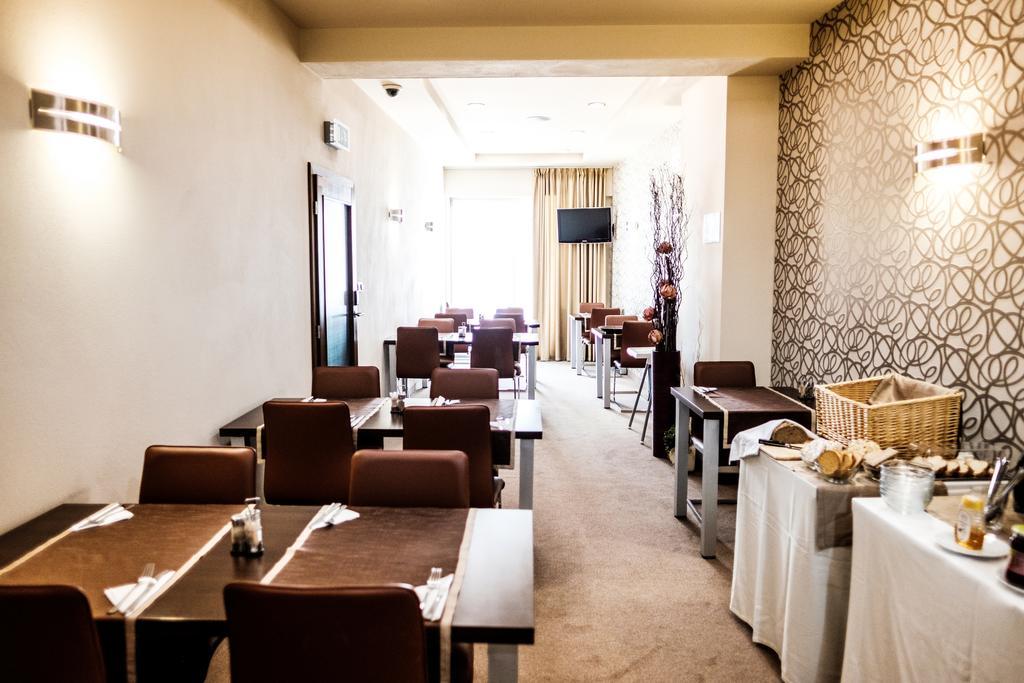 Hotel Deluxe With Free Wellness And Fitness Centrum Nitra Esterno foto