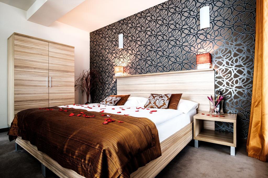 Hotel Deluxe With Free Wellness And Fitness Centrum Nitra Esterno foto