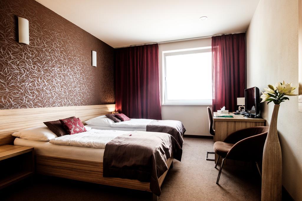 Hotel Deluxe With Free Wellness And Fitness Centrum Nitra Esterno foto