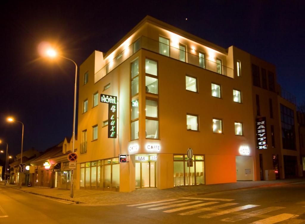 Hotel Deluxe With Free Wellness And Fitness Centrum Nitra Esterno foto